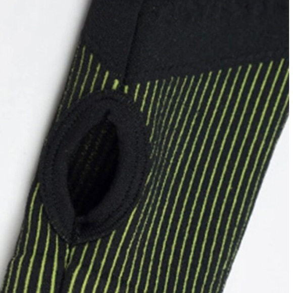 Green Yoga Set - Picture 2 of 3